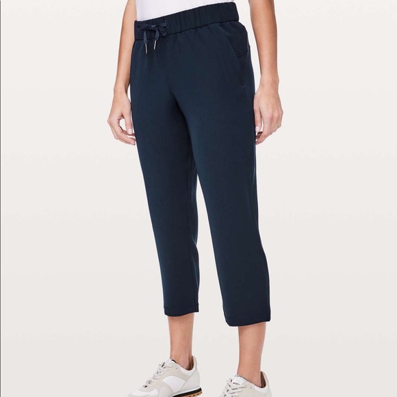 Lululemon On The Fly Crop Sz4 True Navy - Picture 5 of 11